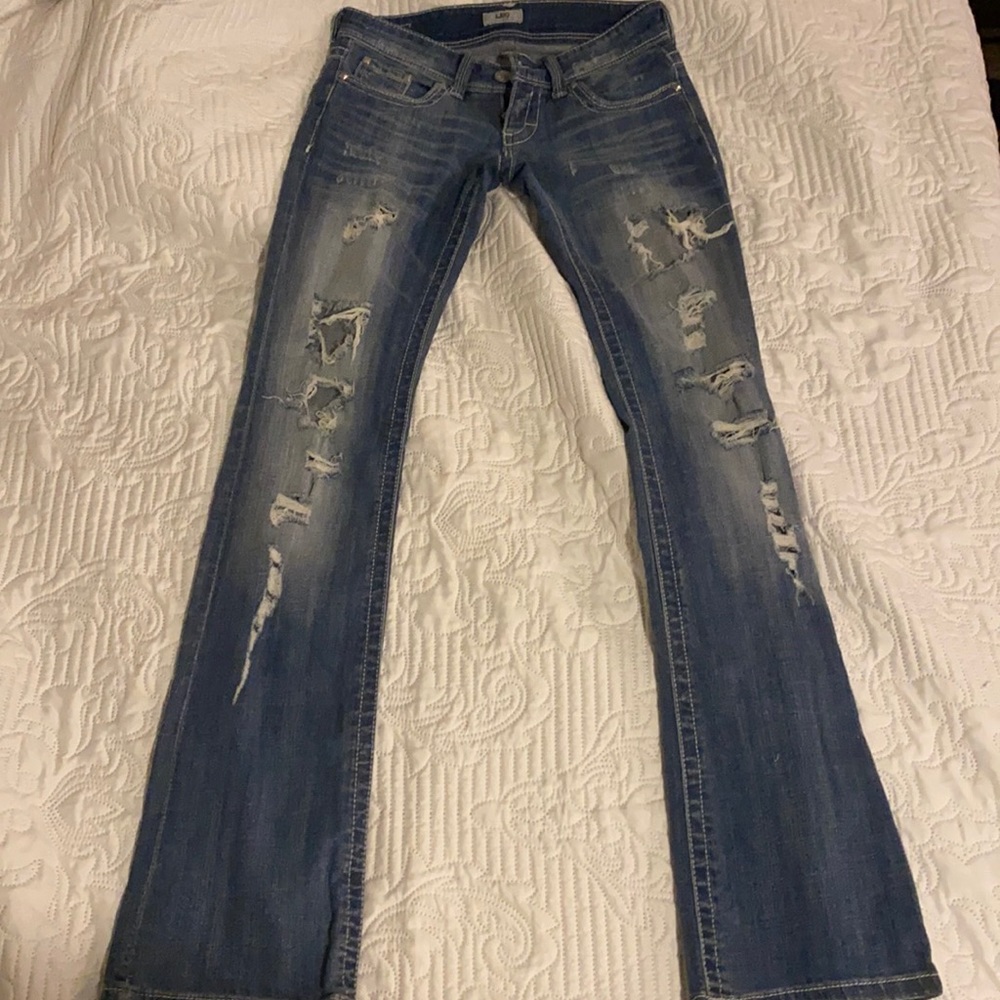 Day trip Leo distressed flare